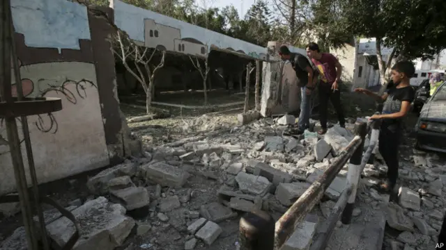 Sekolah, rumah sakit, dan masjid ikut kena sasaran.