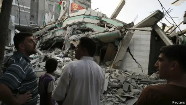 رفض هنية ومشعل إعادة إعمار غزة بنزع سلاح حماس