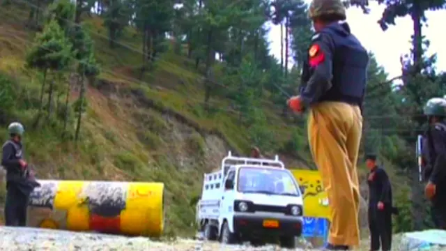 جرگے کا مطالبہ ہے کہ شہر میں موجود چوکیاں پولیس کے حوالے کر دی جائیں