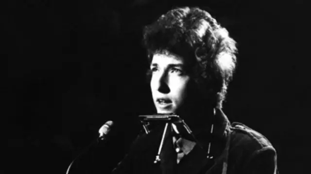 年轻的音乐人鲍勃·迪伦（Bob Dylan）。
