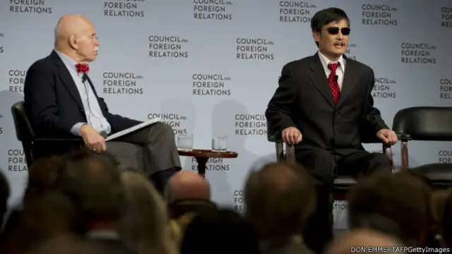 鑒於陳光誠的態度轉變,我們第二次長談結束前我說,如果奧巴馬總統願意發表一個有力聲明,表示會對陳光誠的命運表示持續關注,我就會支持他離開美國使館的意願。