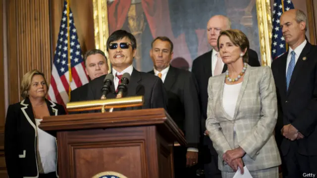 應付華府挑戰,陳光誠自有其獨特優勢。他用中文講演非常精彩,配上英俊的外表和敏銳的才智,即便是不懂中文的觀眾,也深受其感染。