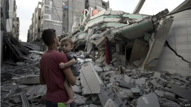 ग़ज़ा, हवाई हमले में ध्वस्त हुए घर