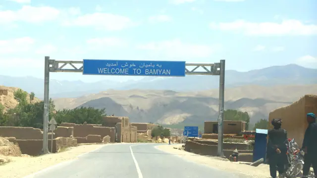 بازسازی در بامیان نتوانسته مردم این ولایت مرکزی افغانستان را راضی کند. بامیانی‌ها می‌گویند سهم آنها از کمک‌های میلیاردی جهانی ناچیز بوده. در این مجموعه عکسها نگاهی شده به وضعیت بازسازی در بامیان.