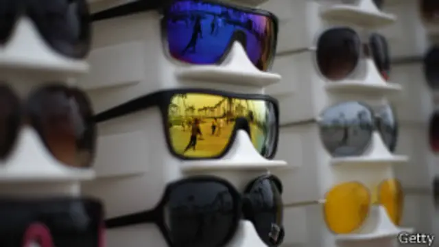 Lentes de diferentes colores.