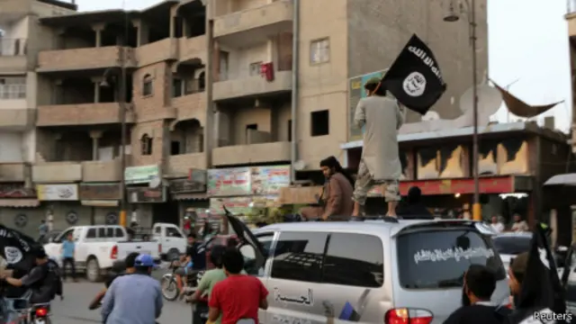 داعش در نقاط تحت اشغال خود خلافت اسلامی تشکیل داده است