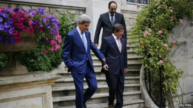 بعد محادثات القاهرة حاول كيري الاستعانة بوزيري خارجية تركيا وقطر في باريس
