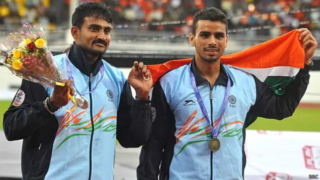 अरपिंदर सिंह (दांए)