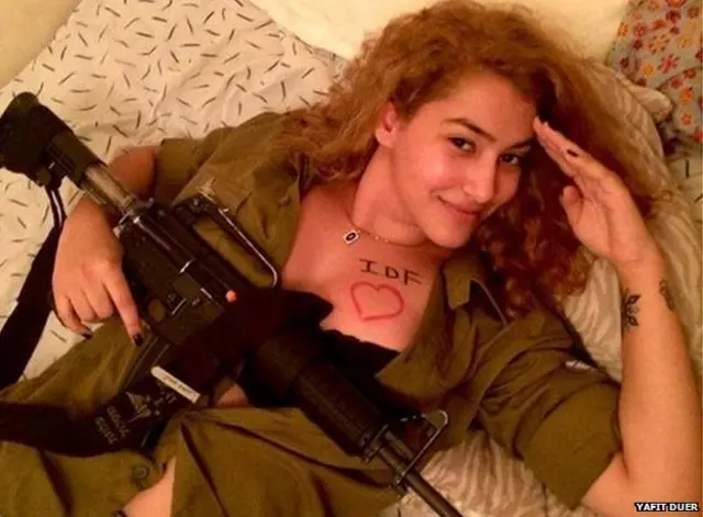 सेक्सी सेल्फ़ी