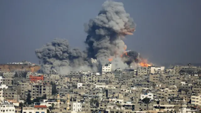 شهد الثلاثاء اشد قصف مدفعي وجوي للقطاع منذ بدء الصراع