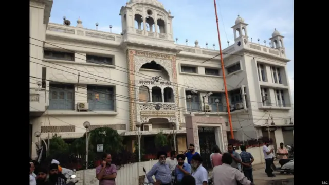 पुराने सहारनपुर में इसी गुरुद्वारे के पास वाली ज़मीन को लेकर विवाद शुरू हुआ.