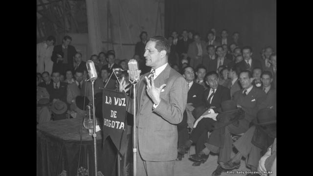 Jorge Eliécer Gaitán en el teatro Municipal. Bogotá, 10 de octubre de 1947. Archivo fotográfico de Sady González, Biblioteca Luis Ángel Arango.