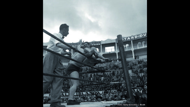 Encuentros de lucha en el circo de Santamaría, Bogotá, 10 de octubre de 1944. Archivo fotográfico de Sady González, Biblioteca Luis Ángel Arango