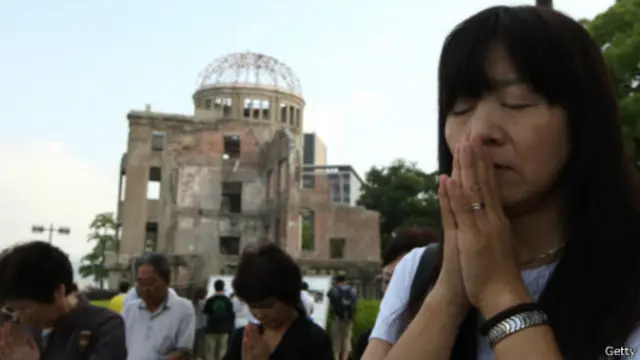 Setiap tahun warga Jepang memperingati peristiwa serangan bom atom di Hiroshima.
