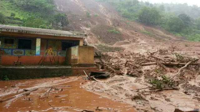 بھارت میں مون سون کی بارش سے ہر سال ملک کے مختلف حصوں میں سیلاب آتے ہیں جن میں کثیر تعداد میں ہلاکتیں ہوتی ہیں