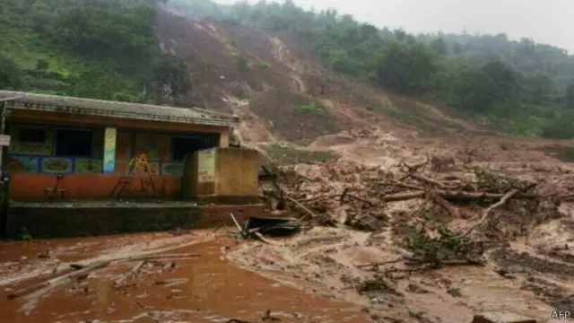 Tanah longsor di Pune, India 