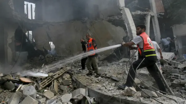 Пожарные в Газе