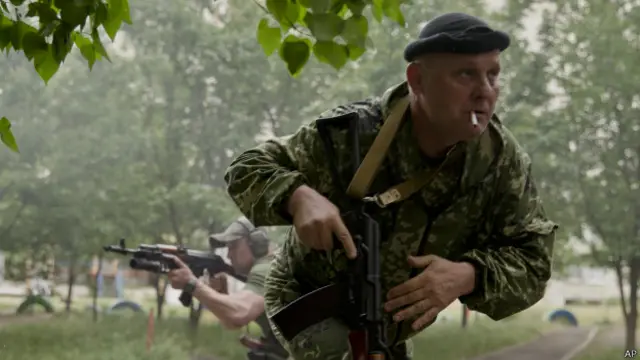 Сепаратисты во время боев в Луганске