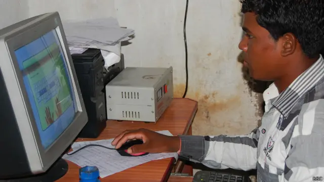 आदिवासी स्कूल, छात्राएं