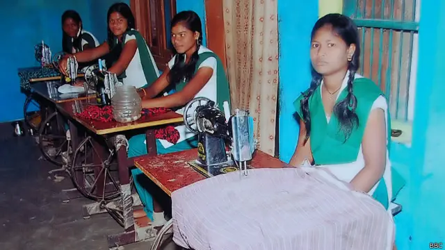 आदिवासी स्कूल, छात्राएं