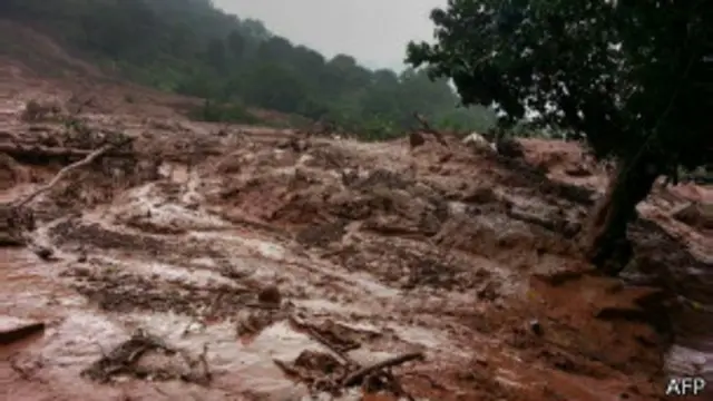 ပိတ်မိနေသူတွေကို ကယ်ထုတ်ဖို့ ကြိုးစားနေ