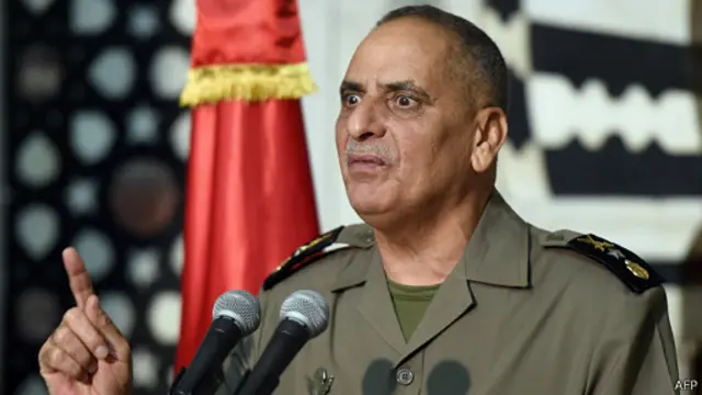 القوات المسلحة التونسية تواجه تحديات الجماعات المسلحة في جبال الشعانبي. 