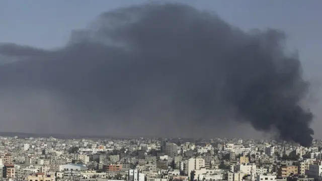 قوامِ متحدہ نے کہا ہے کہ ان کے وسائل ختم ہو رہے ہیں اور اس نے خبردار کیا ہے کہ دو لاکھ بے گھر افراد کی براہِ راست ذمہ داری اسرائیل پر عائد ہوگی۔