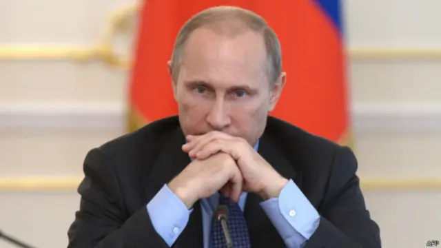 歐美決定對俄羅斯實施嚴厲制裁。普京總統內部圈子麵臨巨大壓力。