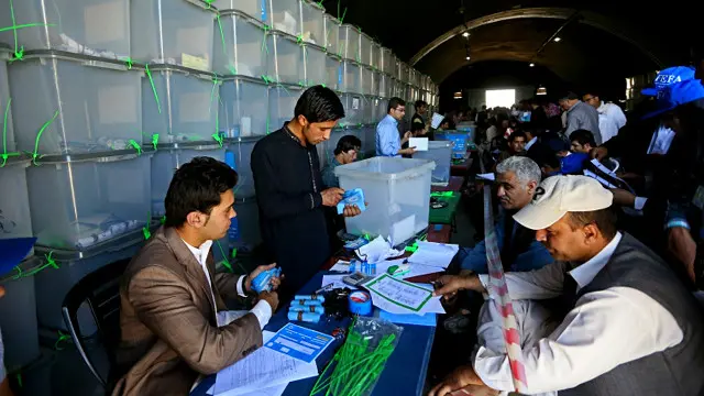 د کمیسیون مشر وايي تر هغې چې دواړه ډلې د رایو د پایلو پر پاڼو د هغو لاسلیکونو پر سر سلا نه شي، دغه بهیر به ټکنی وي.