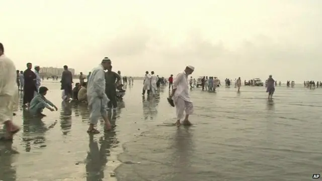 د قربانیانو خپلوان لاهم د سمندر پر څنډه د خپلو دوستانو په لټه کې دي