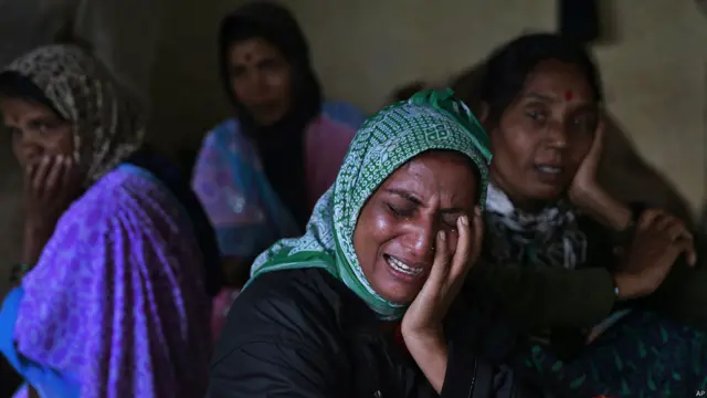 في العام الماضي، لقي 500 شخص على الأقل مصرعهم وراح آلاف في عداد المفقودين بعدما ضربت فيضانات وانهيارات أرضية ولاية أوتارانتشال، شمالي الهند.