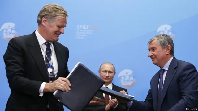 Вице-президент Seadrill Тщр Олаф Тройм, президент РФ Владимррн Путин, глава "Роснефти" Игорь Сечин