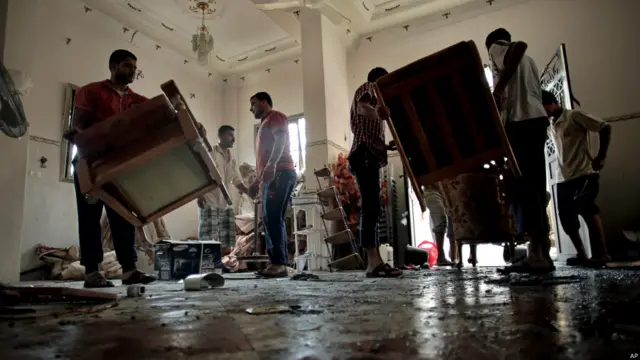 غزہ کے طبی عملے کے مطابق اسرائیل فوج نے اس وقت یہ فضائی حملہ کیا جب غزہ شہر کے مشرق میں واقع شجائیہ کی ایک سبزی اور فروٹ مارکیٹ سینکڑوں فلسطینی شہری خریدو فروخت میں مصروف تھے۔