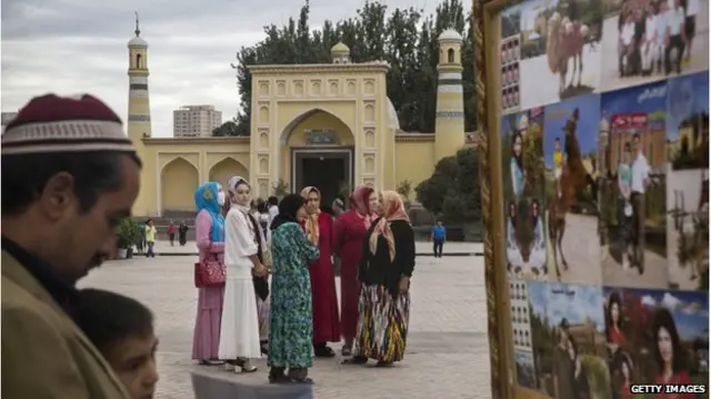 Aktivis Uighur di AS mengklaim, aparat keamanan Cina memberangus segala kritik mereka.