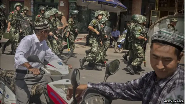 Peningkatan operasi keamanan di Xinjiang dilakukan Cina atas tuntutan pemisahan diri warga Uighur.