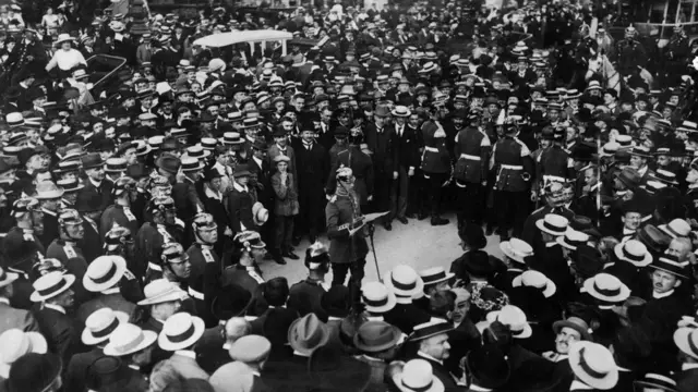 در اول اوت 1914 پس از آن که پاسخی از روسیه نرسید، گفته شد که آلمان در ساعت پنج بعد از ظهر علیه روسیه اعلان جنگ خواهد کرد