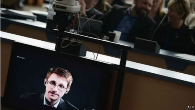 بإمكان سنودن البقاء في روسيا لغاية البث في طلبه بتمديد الإقامة. 