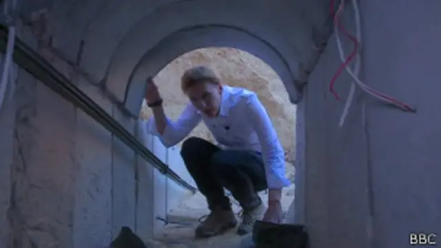 Orla Guerin em túnel de Gaza