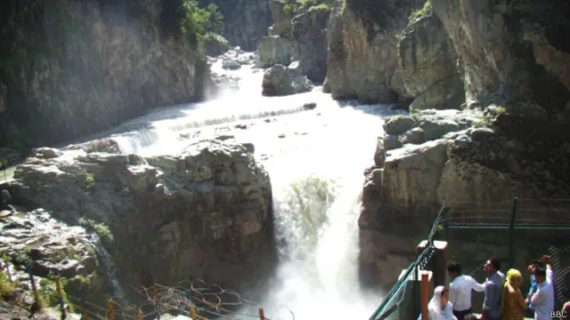 कश्मीर की कौसर नाग झील