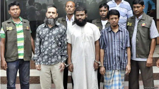 বাংলাদেশে গোয়েন্দা পুলিশের ধারণা বেশ কিছু লোকের ‘ইনফিলট্রেশন’ এই সংগঠনে হয়েছে। তবে ধরপাকড়ও চলছে বলে তারা বলছেন। (ফাইল চিত্র)