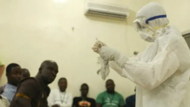 افریقہ میں تاریخ کی بدترین ایبولا وبا پھیلی ہوئی ہے جس کے باعث اب تک 729 افراد ہلاک ہو چکے ہیں