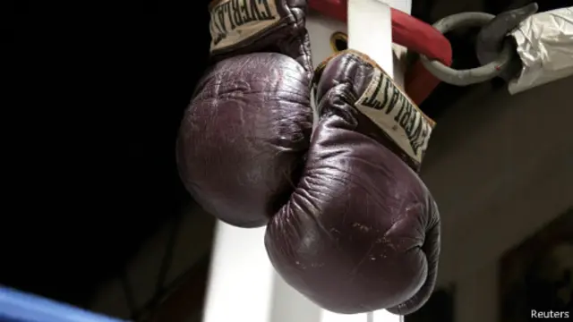 دستکش مسابقه با فریزر تقریبا چهارصد هزار دلار فروخته شد