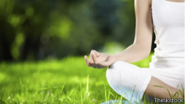 Mujer meditando