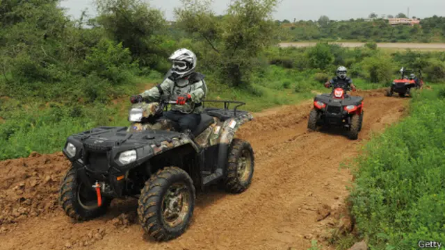 Polaris AMV todo terreno, probado por periodistas en 2011