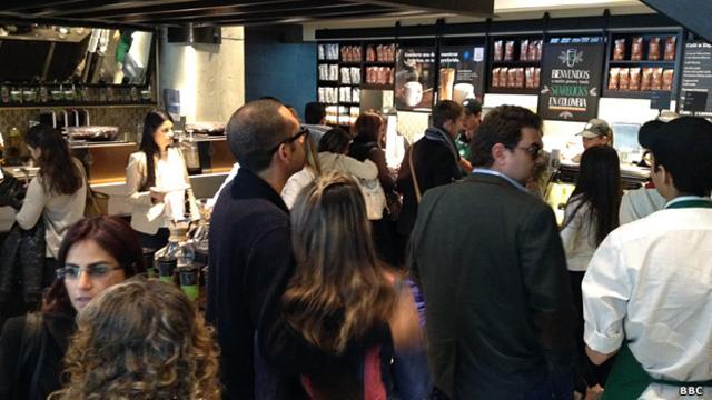 Primera tienda de Starbucks en Colombia