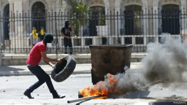 فلسطینیان در کرانه باختری از ادامه حملات به رفح به خشم آمدهاند
