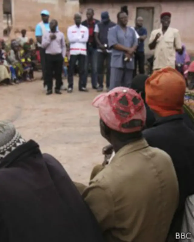 Los sanitarios tuvieron que ganarse la confianza de los habitantes de la región.