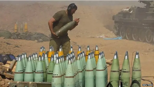 حماس کے مسلح شعبے القسام بریگیڈ کا کہنا ہے کہ اس نے تل ابیب پر تین راکٹ داغے ہیں