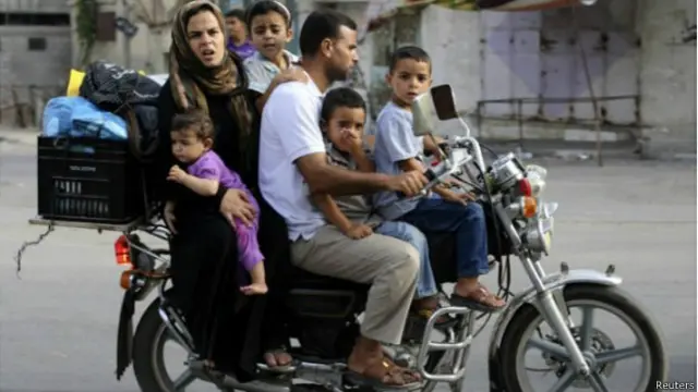 أجبرت الحرب الدائرة في غزة آلاف الفلسطينيين على النزوح من بيوتهم بحثا عن ملجأ آمن.