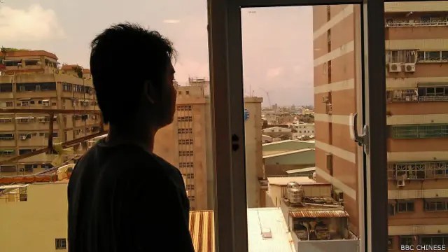 到了午夜三点，情势稍缓，他才知道高雄发生历来最严重的气爆，死伤惨重。